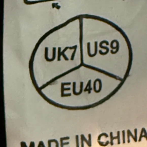 Black Woman’s Boots// no box / tried on in the house but never worn. Like new - Picture 4 of 7